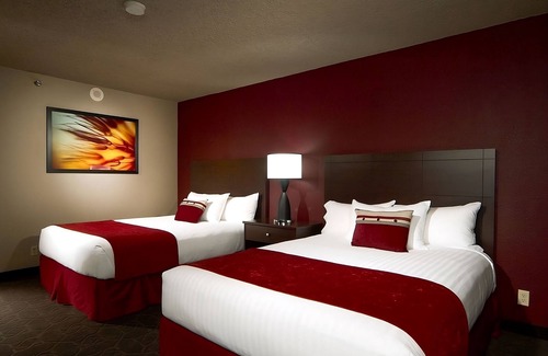 Laughlin Hotel | 2 x Sedona Pool View Queen Non Smoking Room at Edgewater Casino Resort