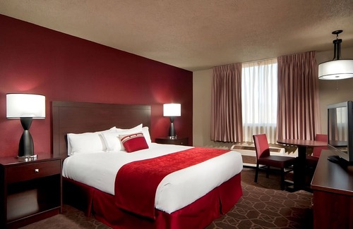 Laughlin Hotel | 2 x Sedona River View King Non Smoking Room at Edgewater Casino Resort