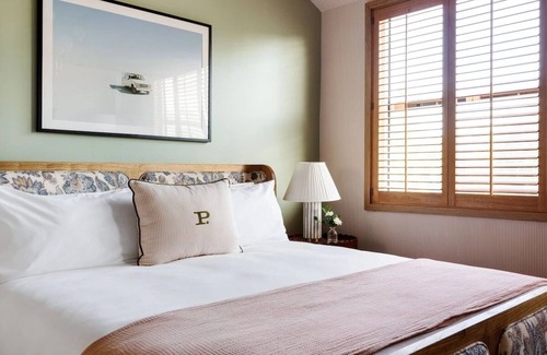 Hyde Park Hotel | 2 x The Deluxe King at Palihouse Hyde Park Village, Pets Allowed!