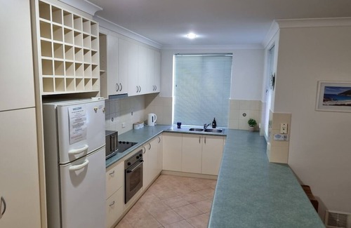 Halls Head Apartment | 20 Apollo Quay.nPerfect for family getaway, groups, golf, crafts, or a reunion.