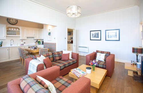 St. Andrews Cottage | 20 Golf Place - an apartment that sleeps 6 guests in 3 bedrooms