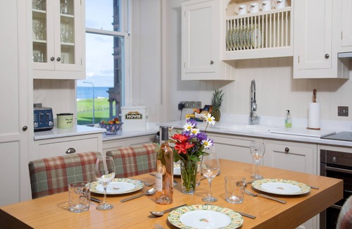 St. Andrews Cottage | 20 Golf Place - an apartment that sleeps 6 guests in 3 bedrooms