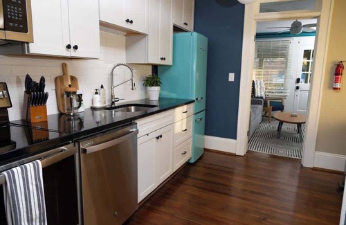Roanoke House | 20-guest Historic Home Near Downtown|Walkable|Food