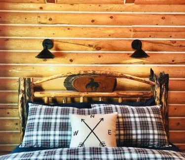 Island Park House | 20 Mins To Ynp-cabin-pet Friendly