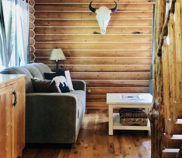 Island Park House | 20 Mins To Ynp-cabin-pet Friendly