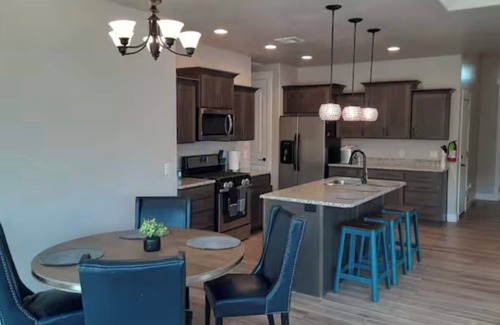 La Verkin House | 20 minute drive to Zion National Park. Located in a quiet neighborhood