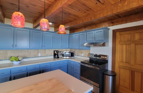 Dandridge Cabin | 20% Off Book by 8/31 Peaceful Lakefront Mountain View Cabin