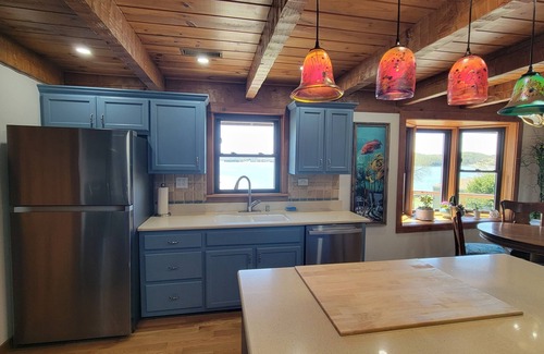 Dandridge Cabin | 20% Off Book by 8/31 Peaceful Lakefront Mountain View Cabin