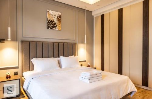 Al Satwa Apartment | 20% OFF! Luxury 2 BDR Apt, Centrally Located, Huge Terrace