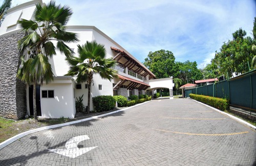 Jaco Resort | 20 ROOM LUXURY VIP ALL-INCLUSIVE MEGA RESORT- CHEF/AIRPORT TRANSFER/DAILY DRIVER