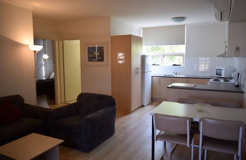 Glenelg Apartment | 200 m away from the 'Golden Mile'- exclusive Esplanade Glenelg. Free parking.