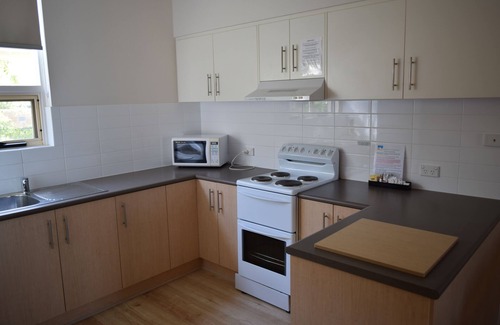Glenelg Apartment | 200 m away from the 'Golden Mile'- exclusive Esplanade Glenelg. Free parking.