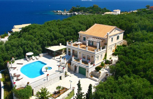 Kassiopi Villa | 200 m² Villa ∙ 4 bedrooms ∙ 8 guests