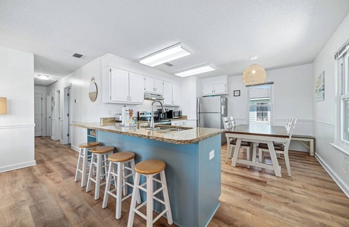 Fort Morgan House | 200 Steps To Beach, Balcony Gulf Views, Firepit, Dog Friendly, 3BR Beach Home