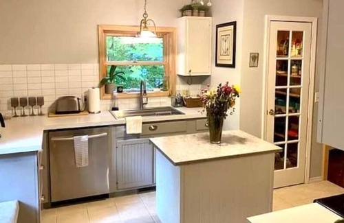 Harbor Springs Cabin | 2000 sqft Stylish cabin, no fees!