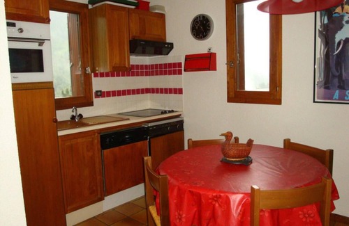 Pralognan-la-Vanoise Apartment | 200m from ski slopes, 2nd floor, balcony, tv, ski locker, 54m², Pralognan-la-Vanoise