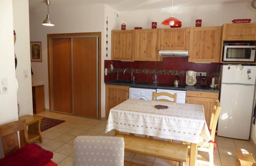 Pralognan-la-Vanoise Apartment | 200m from resort center, Ground floor, terrace, tv, ski locker, 43m², Pralognan-la-Vanoise