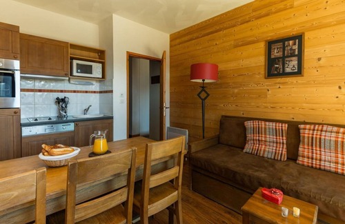 Pla d'Adet Apartment | 200m from resort center, fitness, swimming pool, sauna, hammam, balcony, parking, tv, ski locker