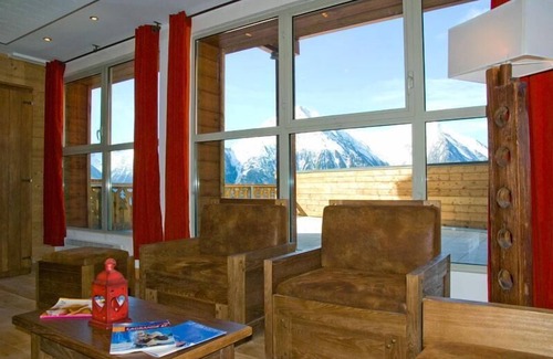 Pla d'Adet Apartment | 200m from resort center, fitness, swimming pool, sauna, hammam, balcony, parking, tv, ski locker