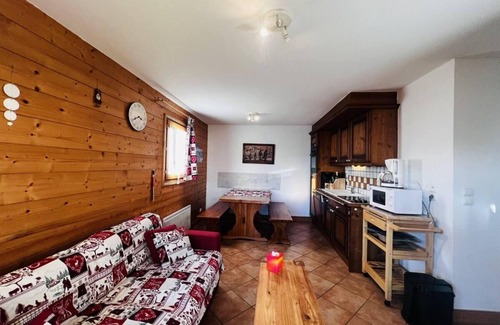 Bisanne 1500 Apartment | 200m from shops, 1st floor, swimming pool, balcony, parking, tv, ski locker, 46m², Les Saisies