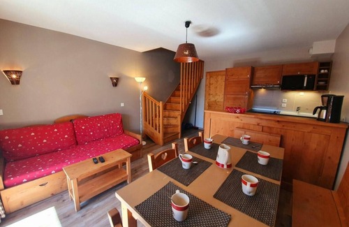 Les Claux Apartment | 200m from shops, 4th floor, swimming pool, balcony, parking, tv, ski locker, 50m², Vars