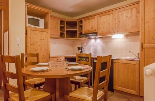 Lanslevillard Apartment | 200m from ski slopes, fitness, swimming pool, sauna, hammam, balcony, tv, ski locker, 60m²