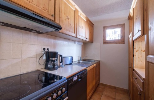 Lanslevillard Apartment | 200m from ski slopes, fitness, swimming pool, sauna, hammam, balcony, tv, ski locker, 72m²