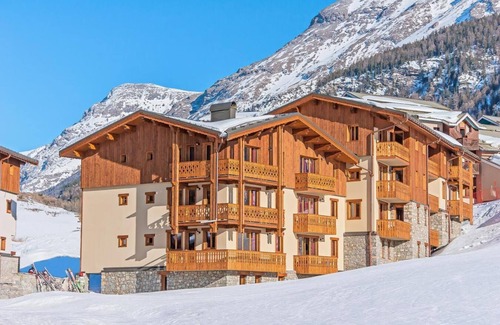 Lanslevillard Apartment | 200m from ski slopes, fitness, swimming pool, sauna, hammam, balcony, tv, ski locker, 72m²