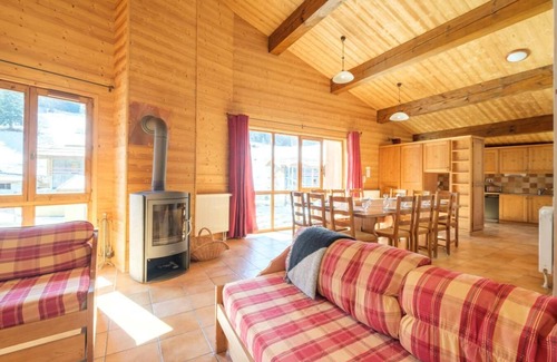 Lanslevillard Apartment | 200m from ski slopes, fitness, swimming pool, sauna, hammam, balcony, fireplace or stove, tv