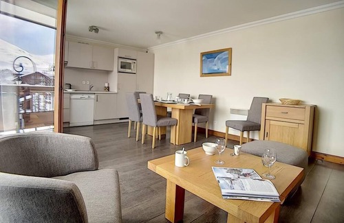 Les Menuires Apartment | 200m from ski slopes, 1st floor, fitness, balcony, tv, 55m², Les Menuires