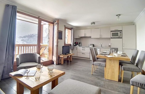 Les Menuires Apartment | 200m from ski slopes, 1st floor, fitness, balcony, tv, 55m², Les Menuires