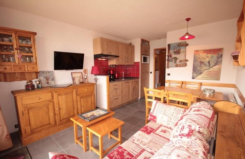 Les Saisies Apartment | 200m from ski slopes, 2nd floor, view ski slopes, balcony, tv, ski locker, 25m², Les Saisies