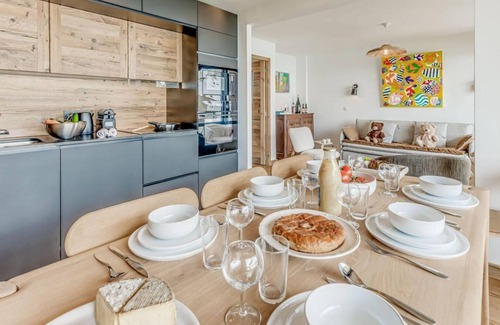 Tignes le Lac Apartment | 200m from ski slopes, 5th floor, view lake, balcony, tv, ski locker, 64m², Tignes