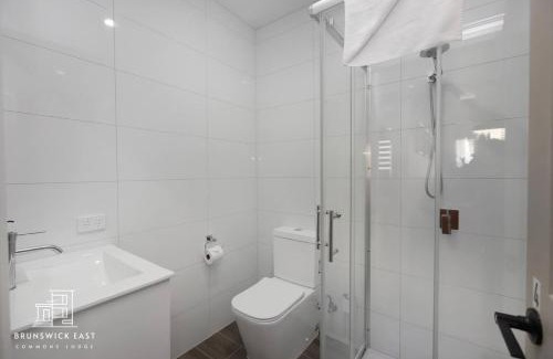 Brunswick East Hotel | 201 Chic Queen BR with Fast WiFi - Brunswick East