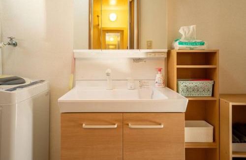 Sakura Apartment | 202号室貸切!2DK/京成佐倉駅徒歩3分・電車成田空港20分・京成上野直結!厨房/風呂/洋室/4名