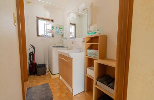 Sakura Apartment | 202号室貸切!2DK/京成佐倉駅徒歩3分・電車成田空港20分・京成上野直結!厨房/風呂/洋室/4名
