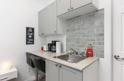 Laval Apartment | #202 Downtown's Exquisite Luxury Studio