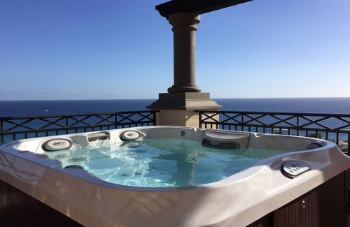 Paraiso Escondido Apartment | 2025 & 2026 dates, Top Floor 330° Ocean View, Huge Private Deck w/Hot Tub