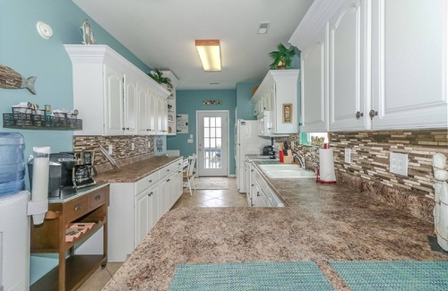 Surfside Beach House | 2025 DATES AVAILABLE WI/FI, LINENS, TOWELS, GOLF CART