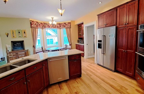 Three Oaks House | 2026 Open Secluded retreat Heated pool 13 acres pool table playground