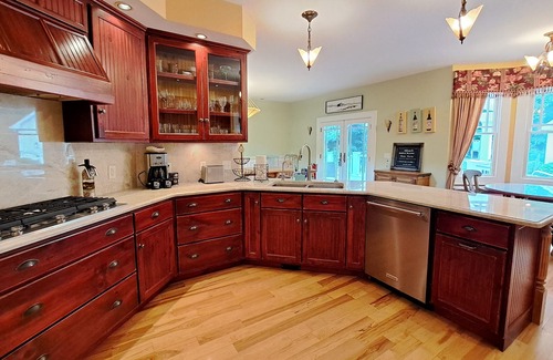 Three Oaks House | 2026 Open Secluded retreat Heated pool 13 acres pool table playground