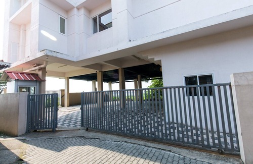 Kochi House | 203 DOUBLE ROOM WITH QUEEN SIZE COT