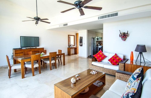 Santa Maria Huatulco House | 2050 - Cosmo 7A3