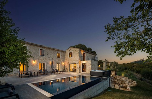 Buje Villa | 206 m² Villa ∙ 4 bedrooms ∙ 8 guests