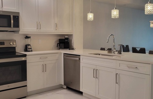 Island Estate Condo | 206, Water View-Clearwater Bch in 6 min, Pool/Gym