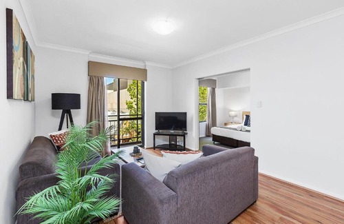 Northbridge Apartment | 207 Executive Escape 2brprkg Northbridg