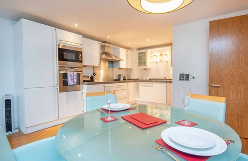 Inverness City Centre Cottage | 208 By the Bridge Apartment