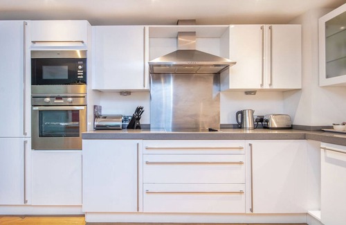 Inverness City Centre Cottage | 208 By the Bridge Apartment