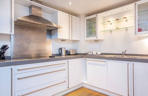 Inverness City Centre Cottage | 208 By the Bridge Apartment