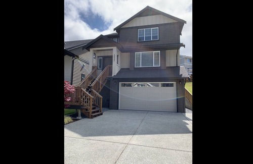Langford Apartment | #208 Honeycrisp Ave - 3 Bed Lovely Upper Suite